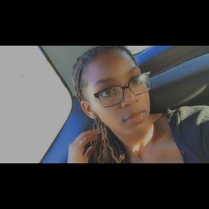 Meet your Posher, Nia